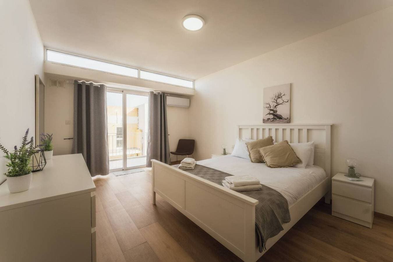 Foto 4 von 39: Gozo Penthouse with Terrace, BBQ & Private Roof