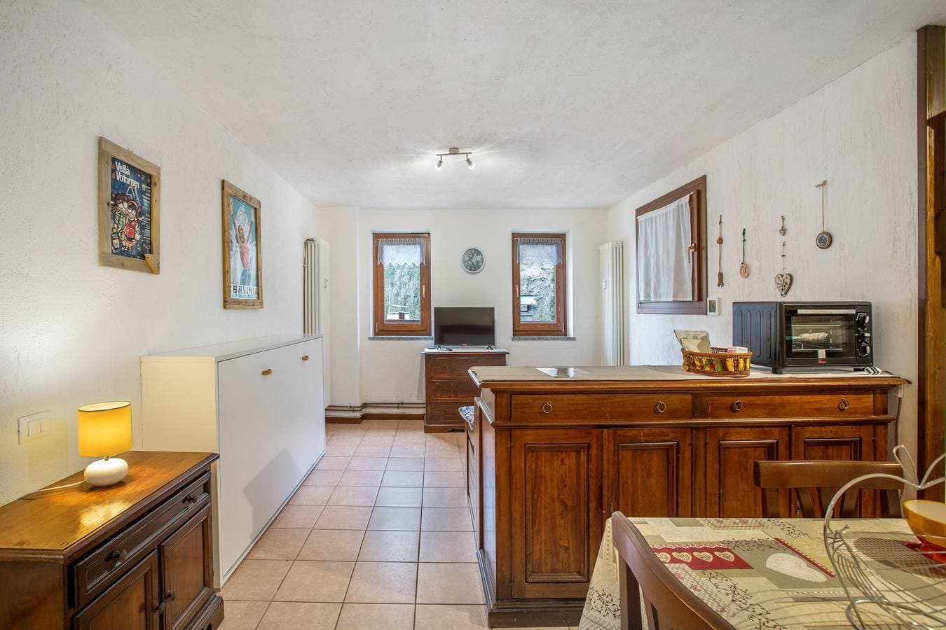 Foto 11 von 14: Einzimmerapartment 'Monolocale A Valtournenche' mit Bergblick, Gemeinschaftsgarten und WLAN