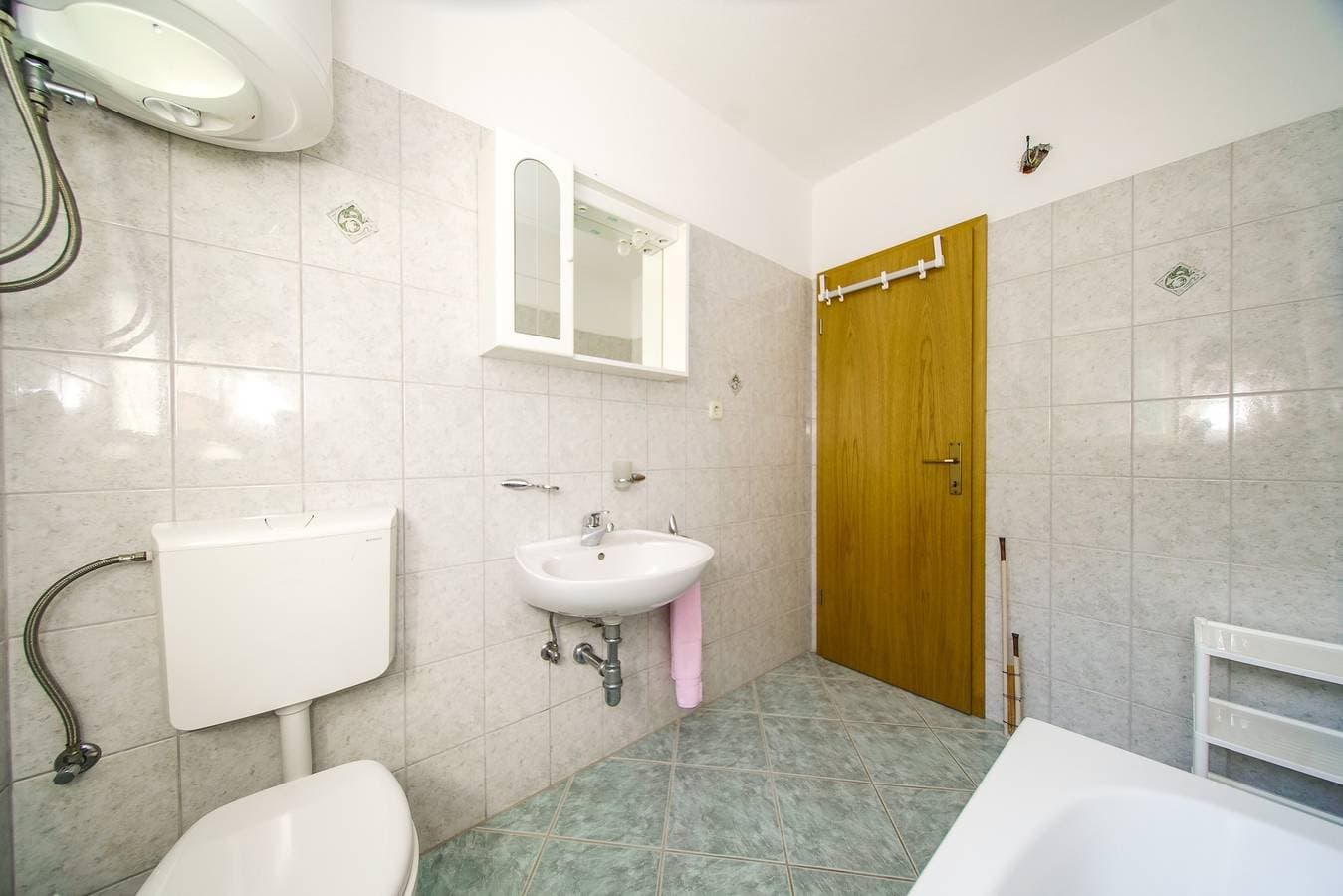 Foto 9 von 10: 3-Zimmer-Ferienwohnung mit Terrasse und Meerblick Postira, Brac A-18472-a