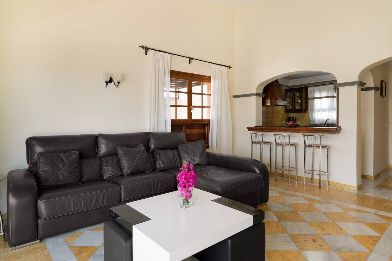 Foto 7 von 30: Ferienvilla 'Faro Park mit privatem Pool', Bergblick, private Terrasse und WLAN
