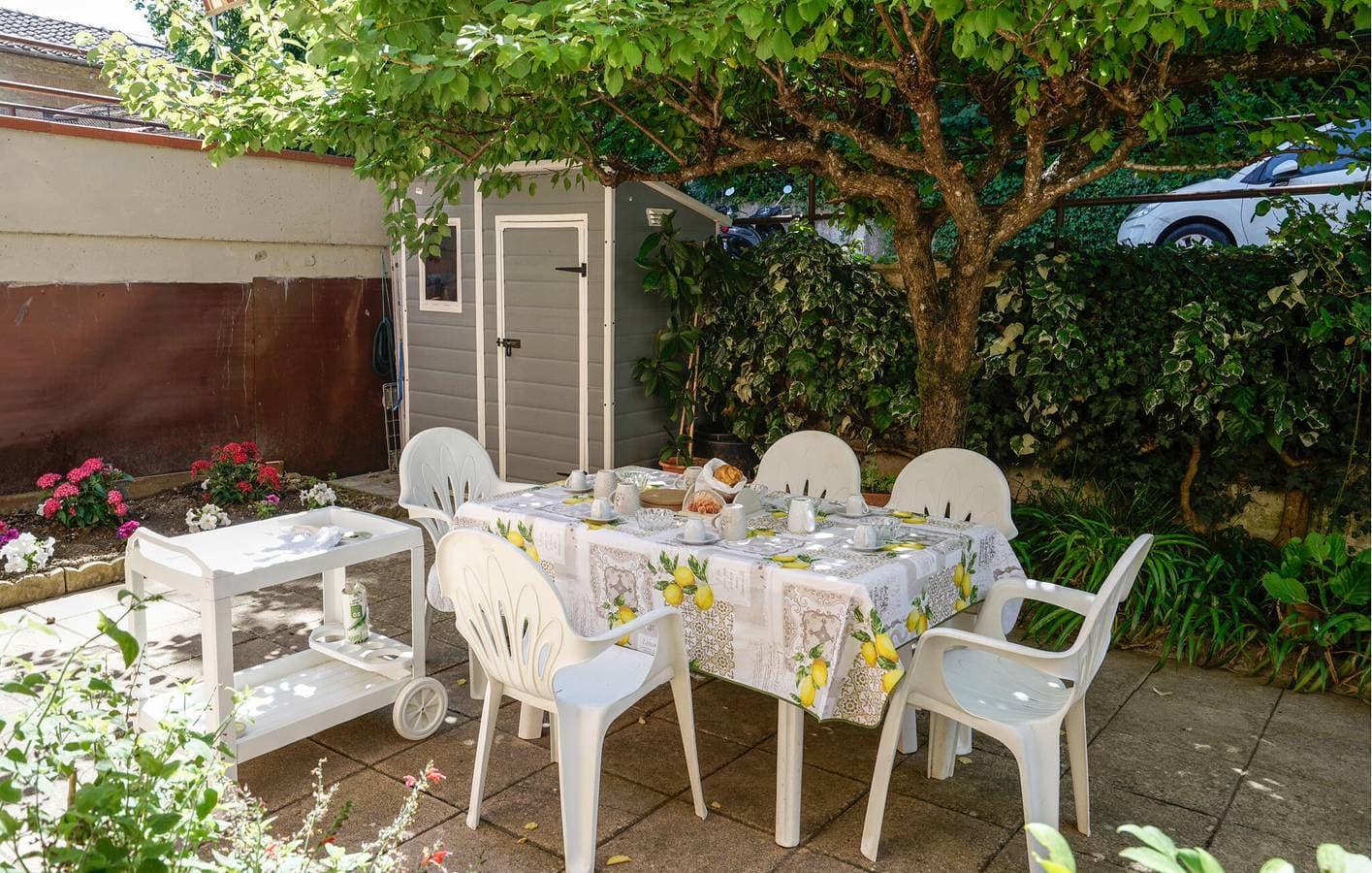 Foto 9 von 21: Gemütliche Gartenwohnung mit Parkplatz, WiFi, AC in der Nähe von Fluss und Restaurant