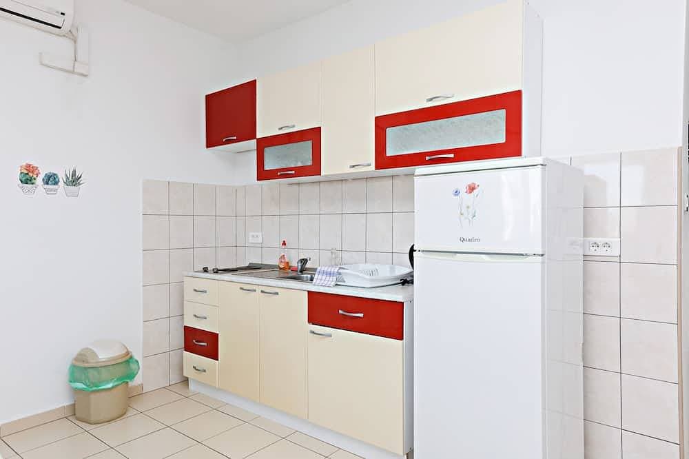 Foto 11 von 16: 1-Zimmer-Ferienwohnung mit Balkon und Meerblick Grebastica, Sibenik