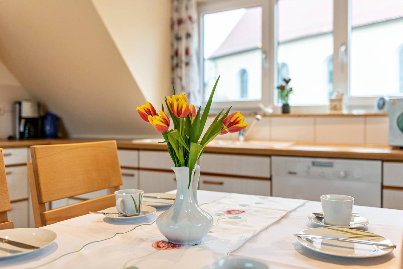 Foto 12 von 24: Lichtdurchflutete Ferienwohnung "Haus Eiche" in der Nähe des Bodensees mit WLAN, Balkon und Garten; Parkplätze vorhanden