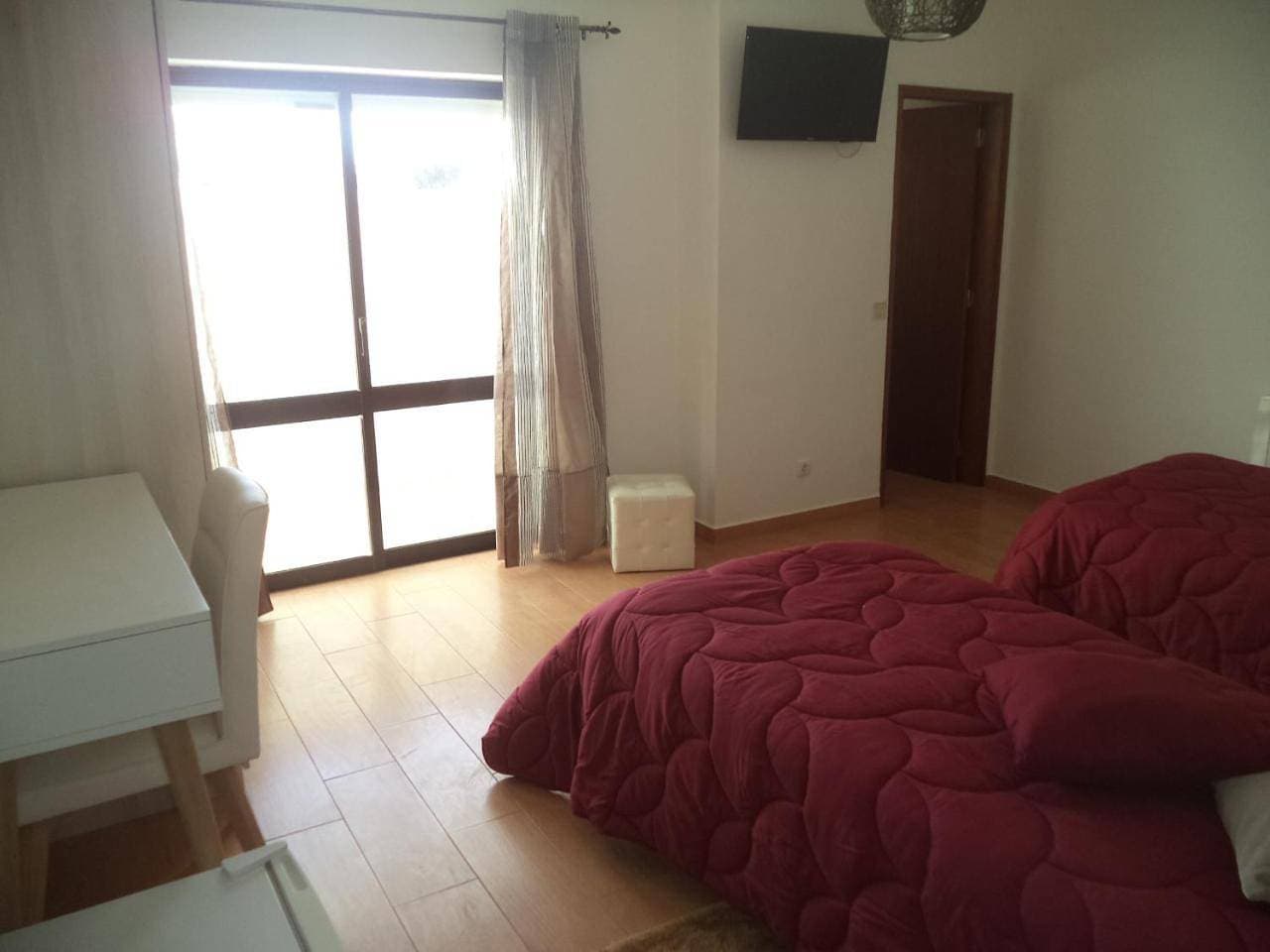 Foto 6 von 17: Twin Room with Private Bathroom