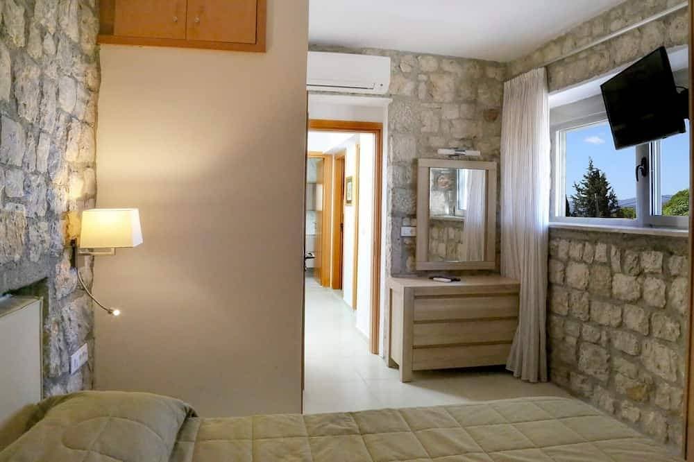 Foto 4 von 20: Villa Luciana - Private Pool, BBQ, WiFi & AC