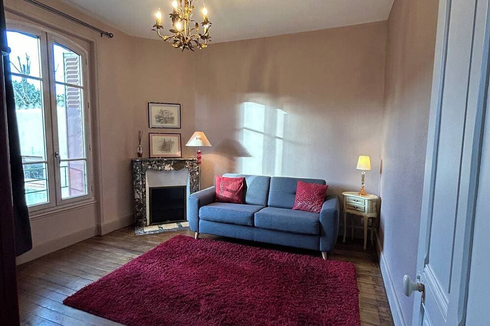 Foto 8 von 17: Town house with courtyard and garden close to shops.