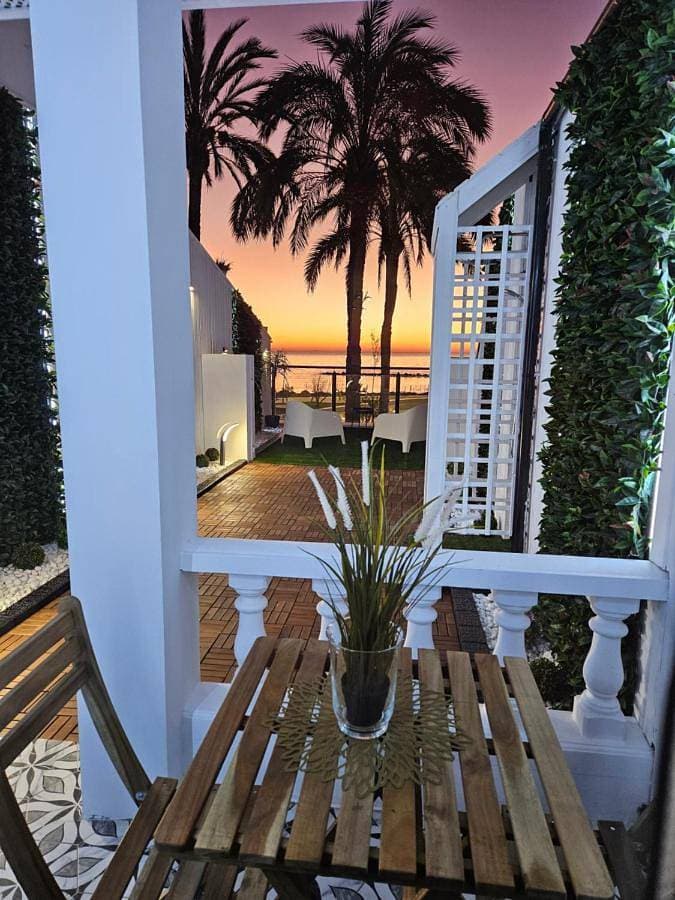 HOSTAL LUXURY NIT I DIA 1