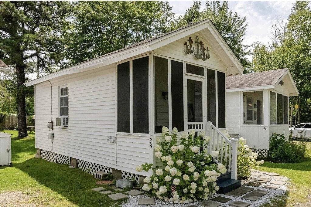 Foto 4 von 14: Charming Pine Point Oob Beach Cottage Kleines Haus, nur wenige Schritte vom Strand entfernt
