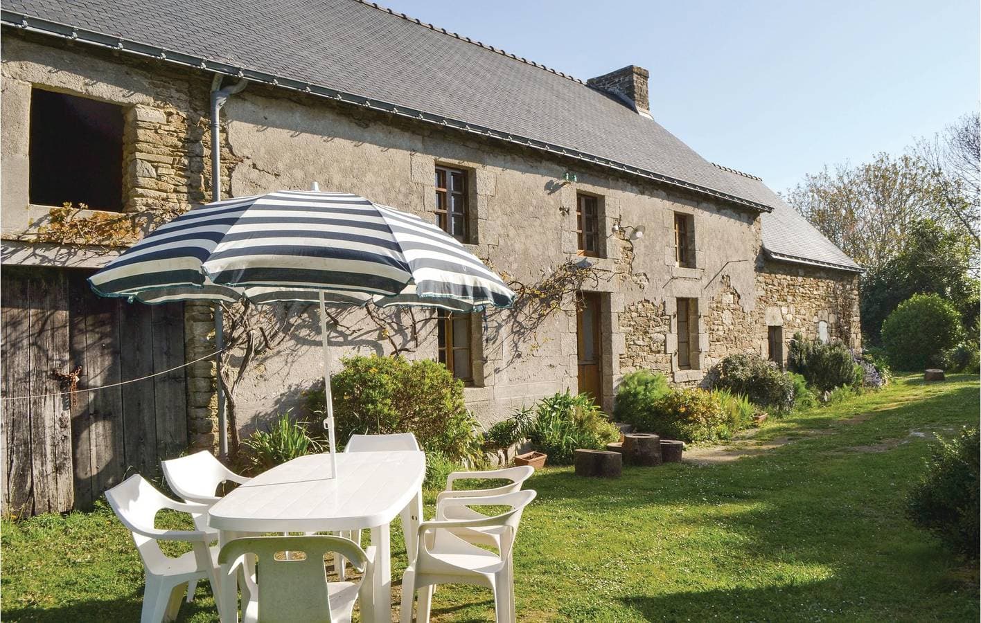 Foto 4 von 25: Garten-Appartement in der Nähe von Kerfany Beach