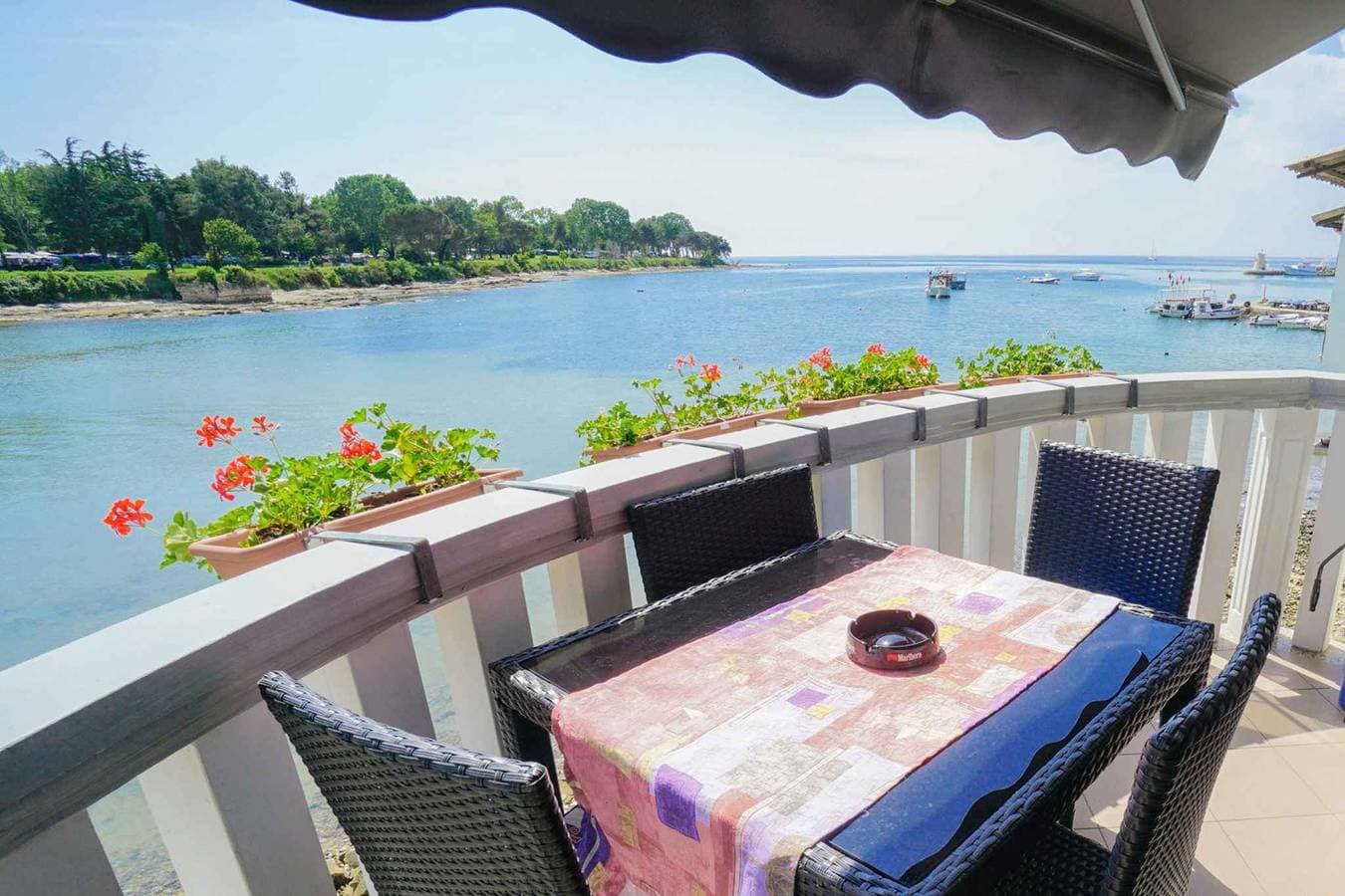 Foto 2 von 30: Ferienwohnung mit Meerblick gleich am Wasser