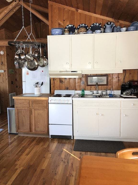 Foto 4 von 34: Affordable Watefront Cottage in der Nähe Basis Smith Mountain, tolle Aussicht