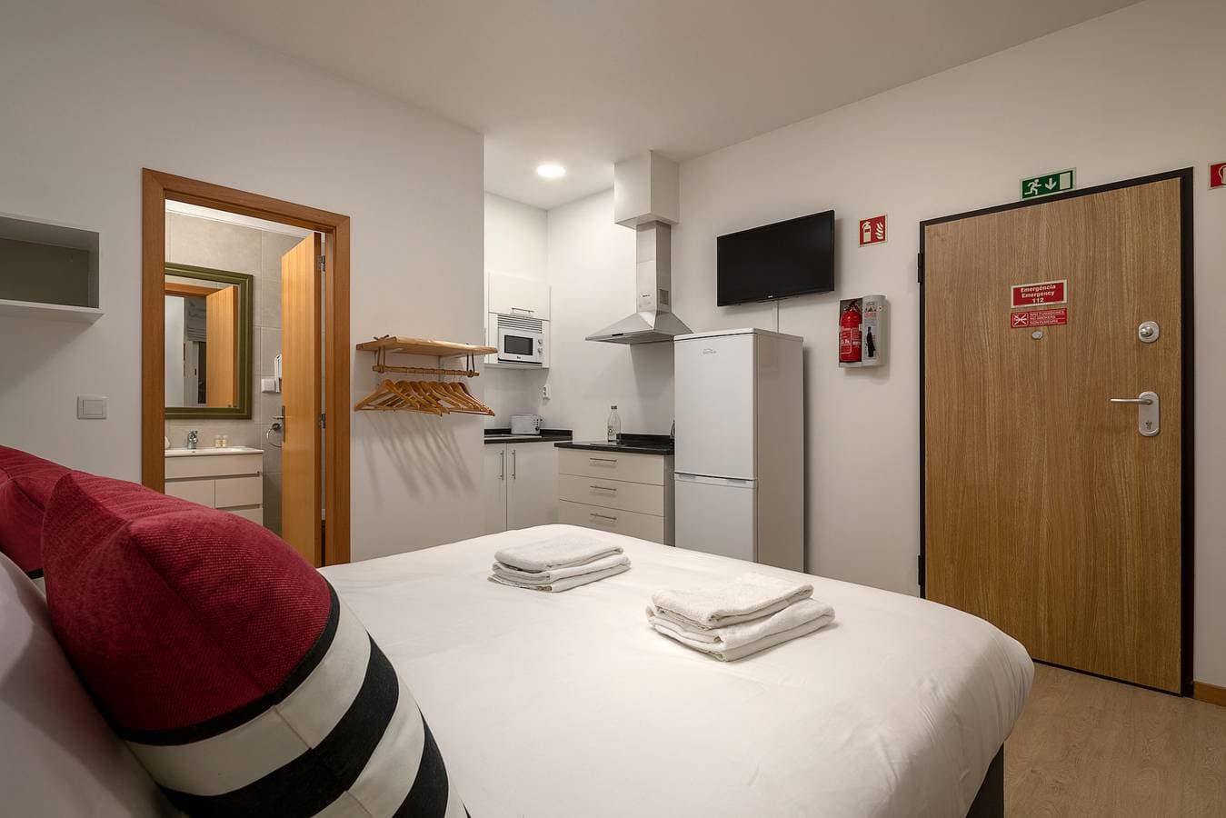 Foto 4 von 20: Ribeira das Casas Apt 1A by Homie