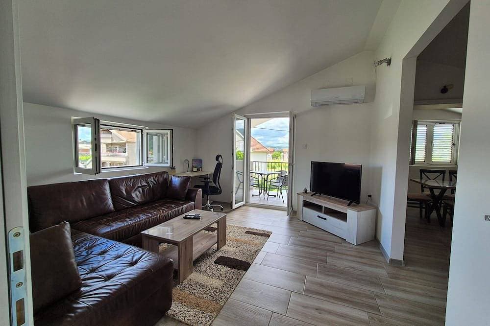 Peaceful 2Br Apartment, with Ultra-Fast WiFi & Free parking 1