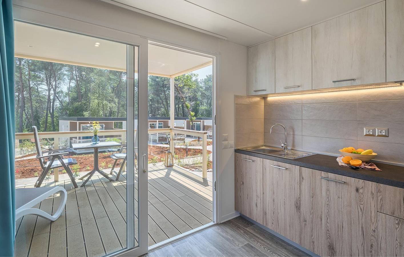 Foto 8 von 36: Reizendes Mobilheim mit Pool, Terrasse und WLAN, 2,5 km vom Strand entfernt