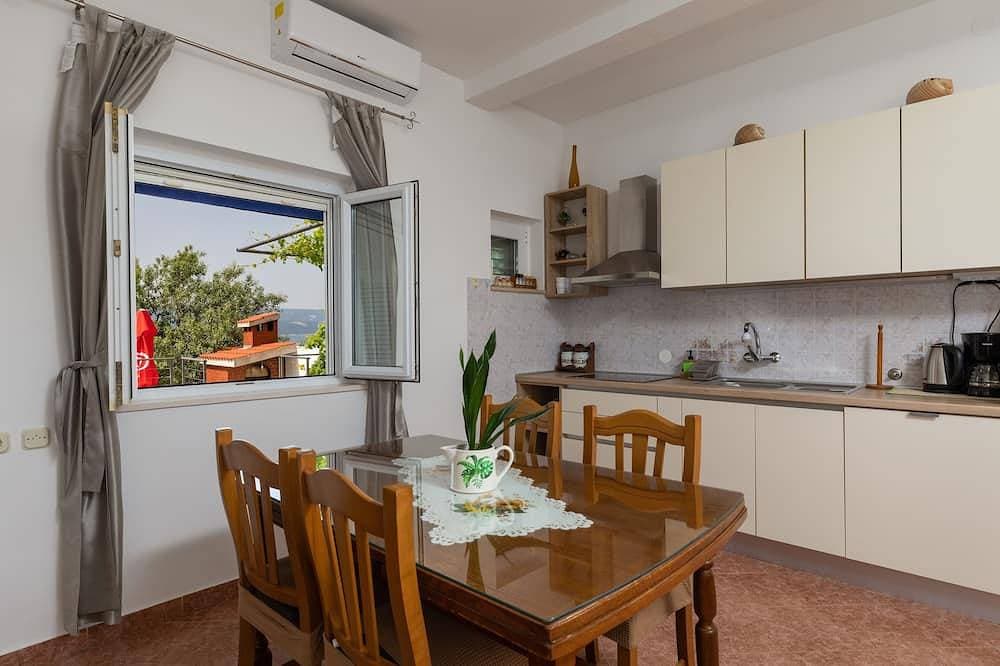 Foto 6 von 14: Studio Appartement mit Pool am Strand Zavode, Omis