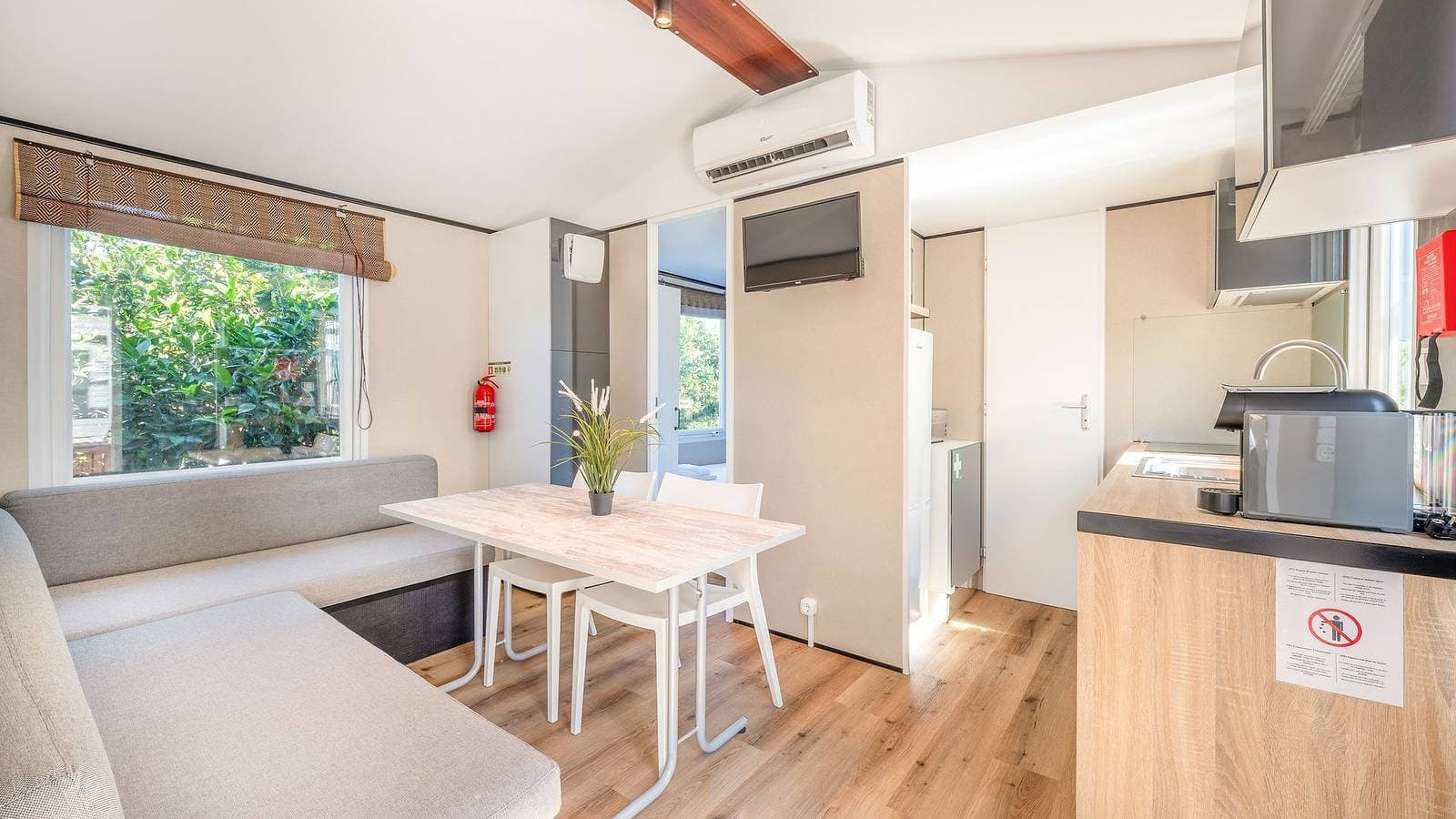 Foto 9 von 40: Ferienhaus für 4 Personen mit Pool