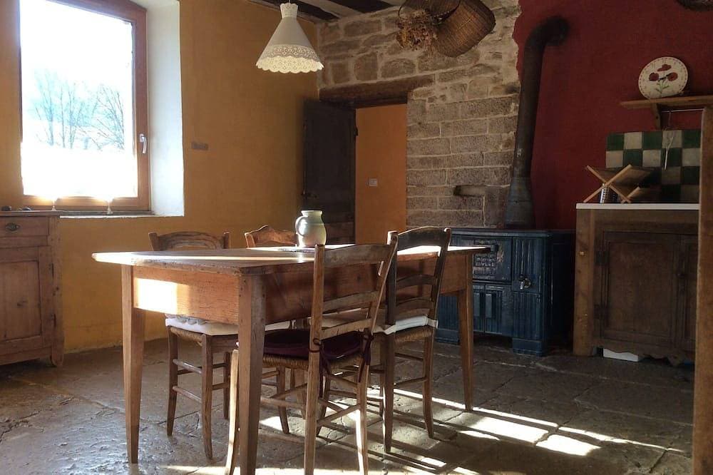 Foto 8 von 22: Cottage Charakter in einem ruhigen Dorf an den Hängen des Monte Poupet