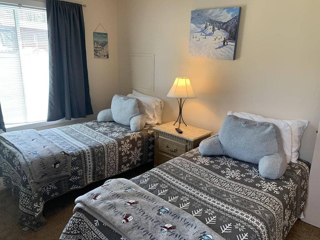 Foto 3 von 17: Komfortables, neu dekoriertes Condo am Mount Snow; kostenloser Shuttle