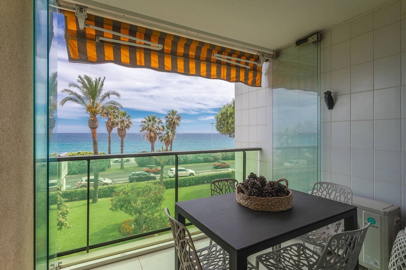 Foto 5 von 27: London Cannes – Gemütliches Apartment mit Meerblick, 10 Min. zum Zentrum