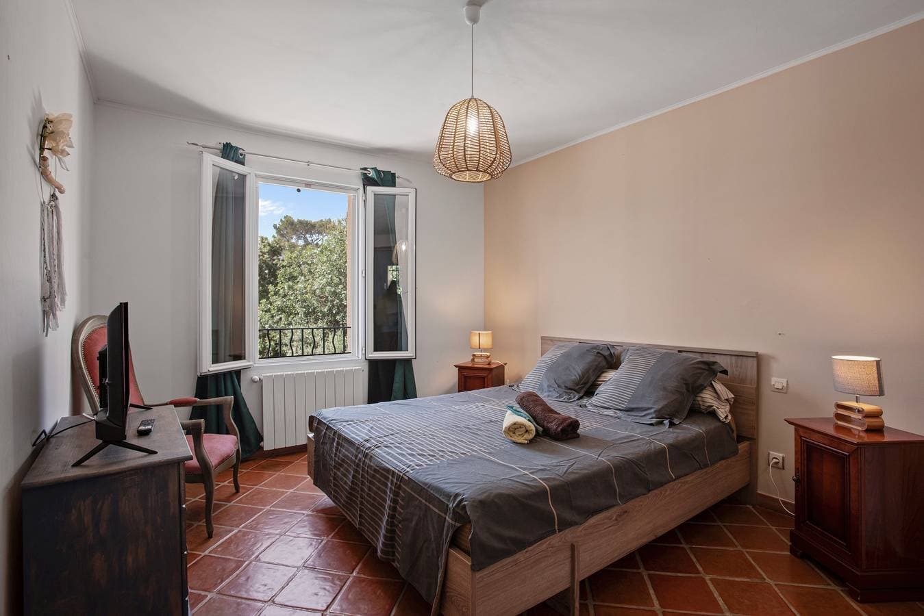 Foto 10 von 21: Gästezimmer „Villa Same“ mit privatem Pool, WLAN und Klimaanlage