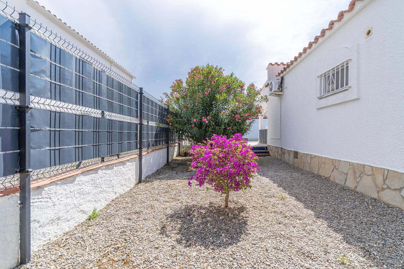 Foto 10 von 40: Erdgeschosshaus mit 3 Schlafzimmern und Pool