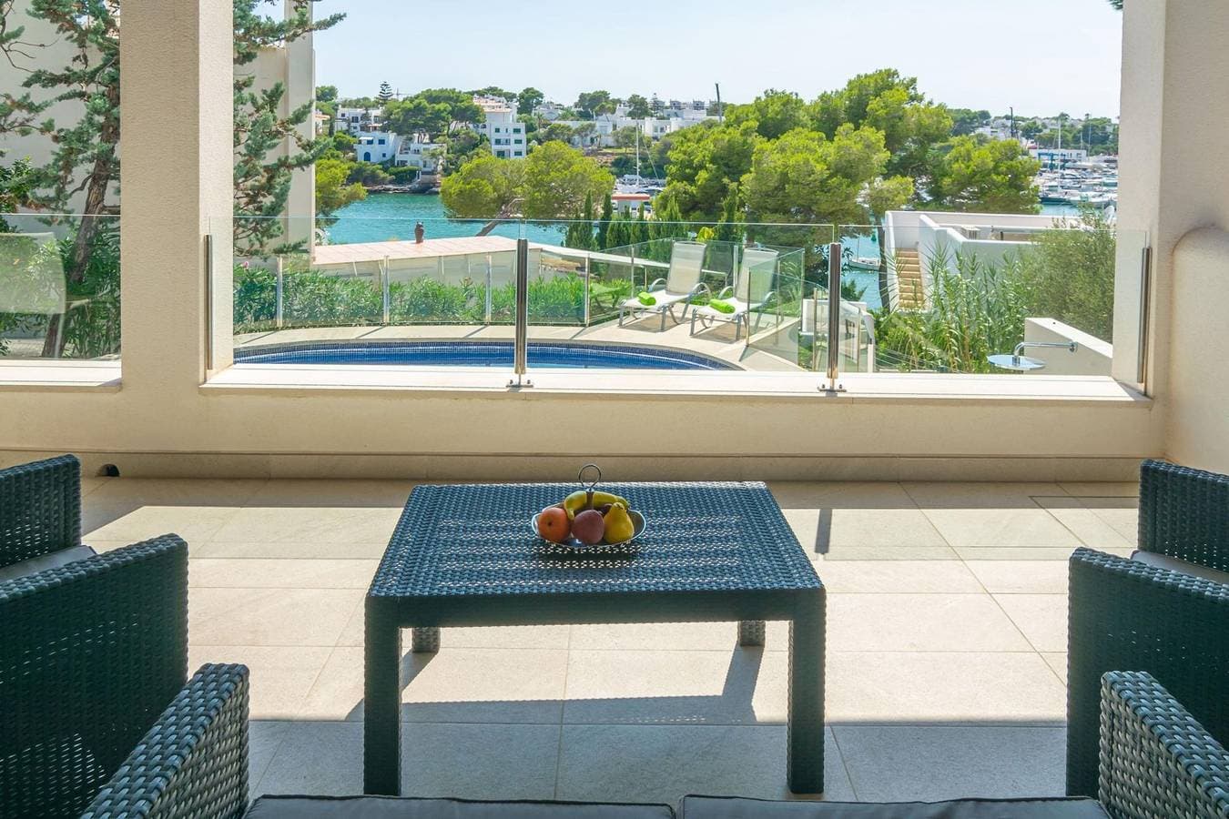Foto 9 von 43: Cala Llonga - Spectacular villa with private pool and beautiful views to the marina. Free WiFi