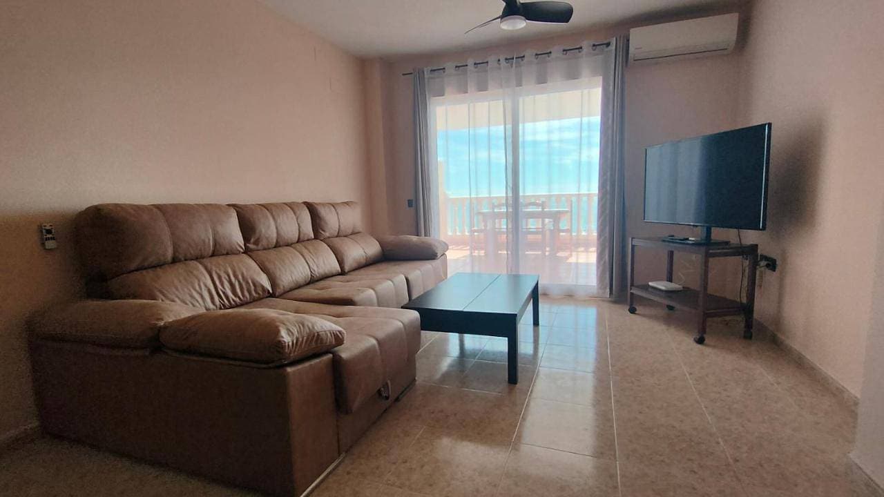 Foto 4 von 38: Three-Bedroom Apartment with Sea View