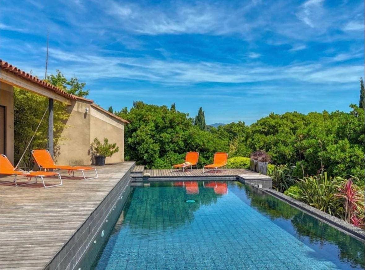 Exceptionnelle villa d'architecte, piscine, vue mer 1