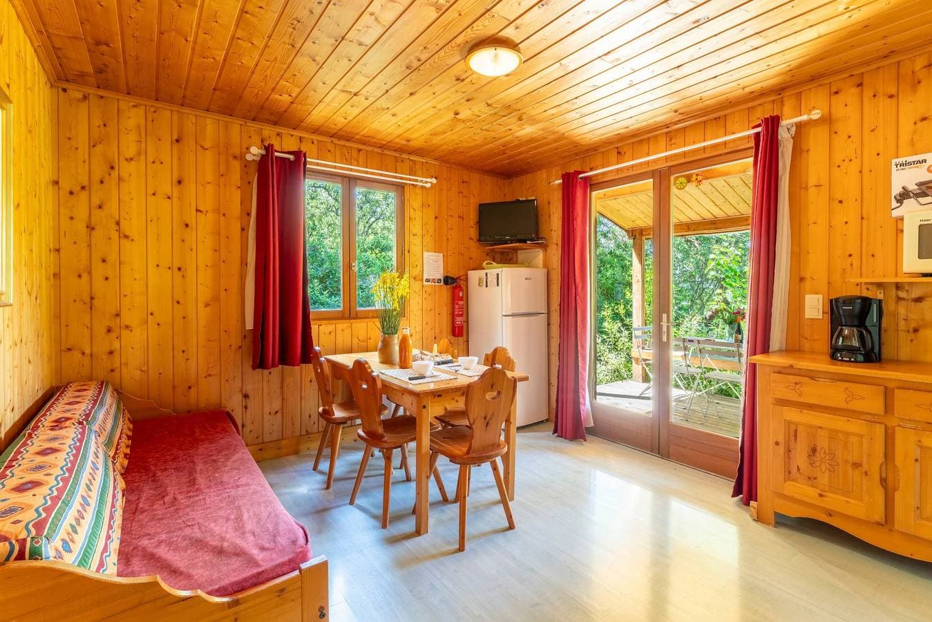 Foto 4 von 28: Chalet 'Gite Lavande' mit Gemeinschaftspool, privater Terrasse und WLAN
