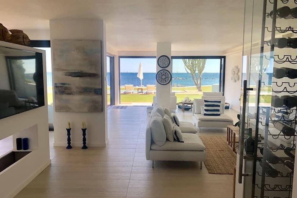 Foto 11 von 30: Fenandgi exklusive Villa direkt am Strand mit beheizbarem infinity Pool