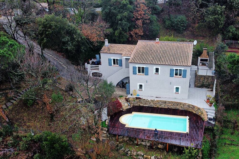 Foto 12 von 25: Villa All Comfort Imprensable View on the village and its hills, Private Swimming Pool