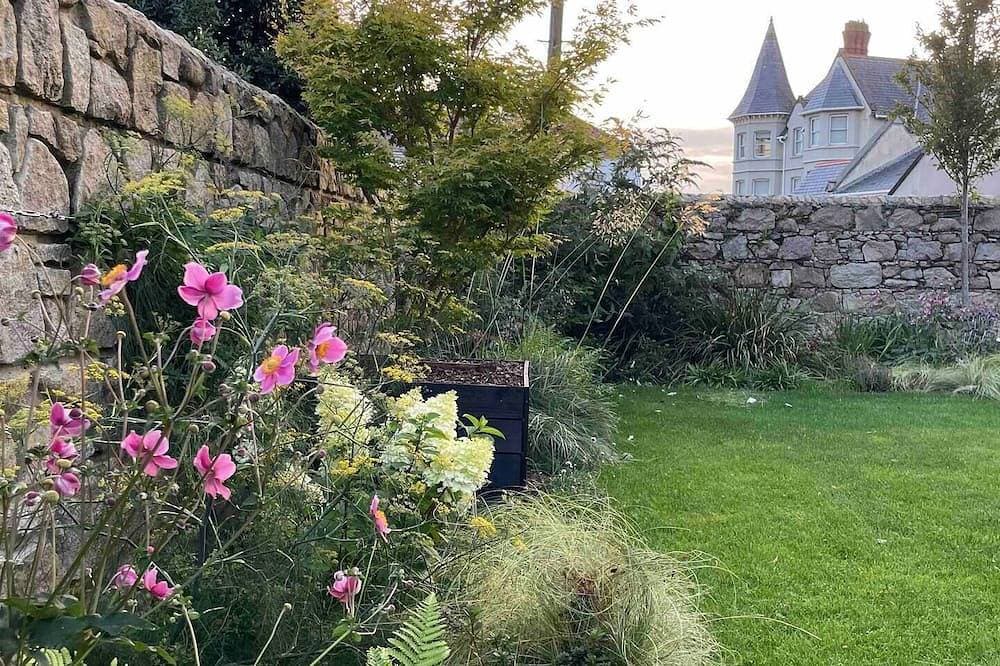 Foto 11 von 25: Luxus-Ferienhaus-Ensuite mit Dusche-Gartenblick