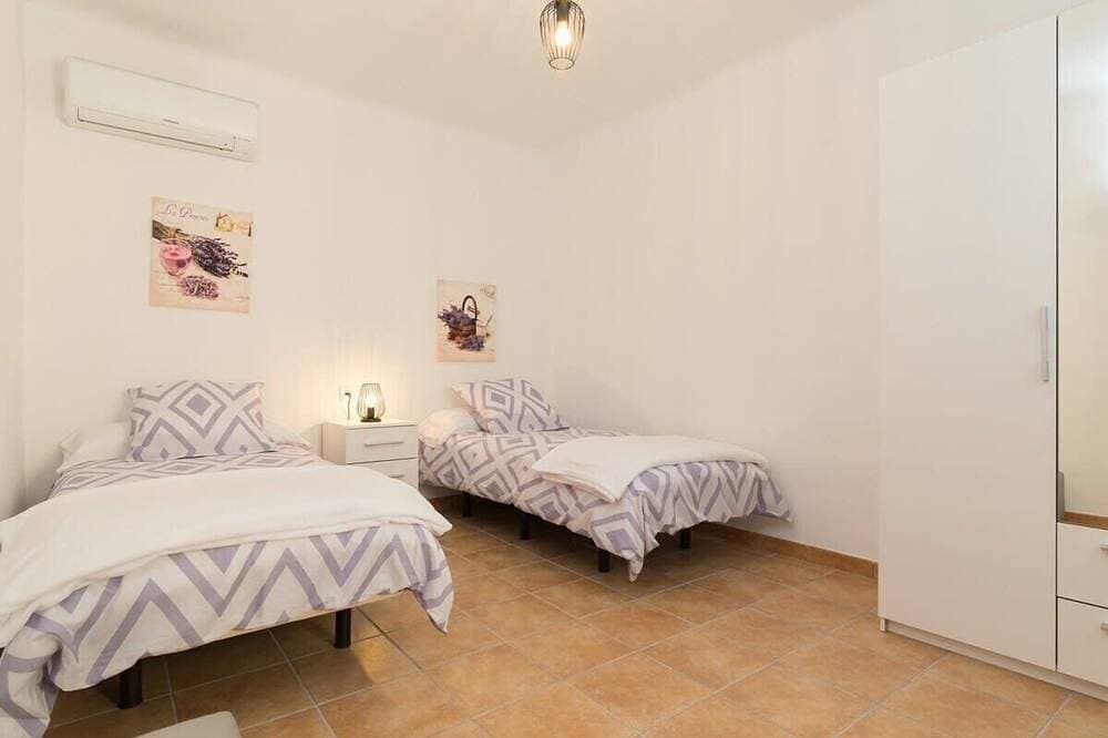 Foto 4 von 17: Town House Alba | Terrasse & Tramuntana-Blick