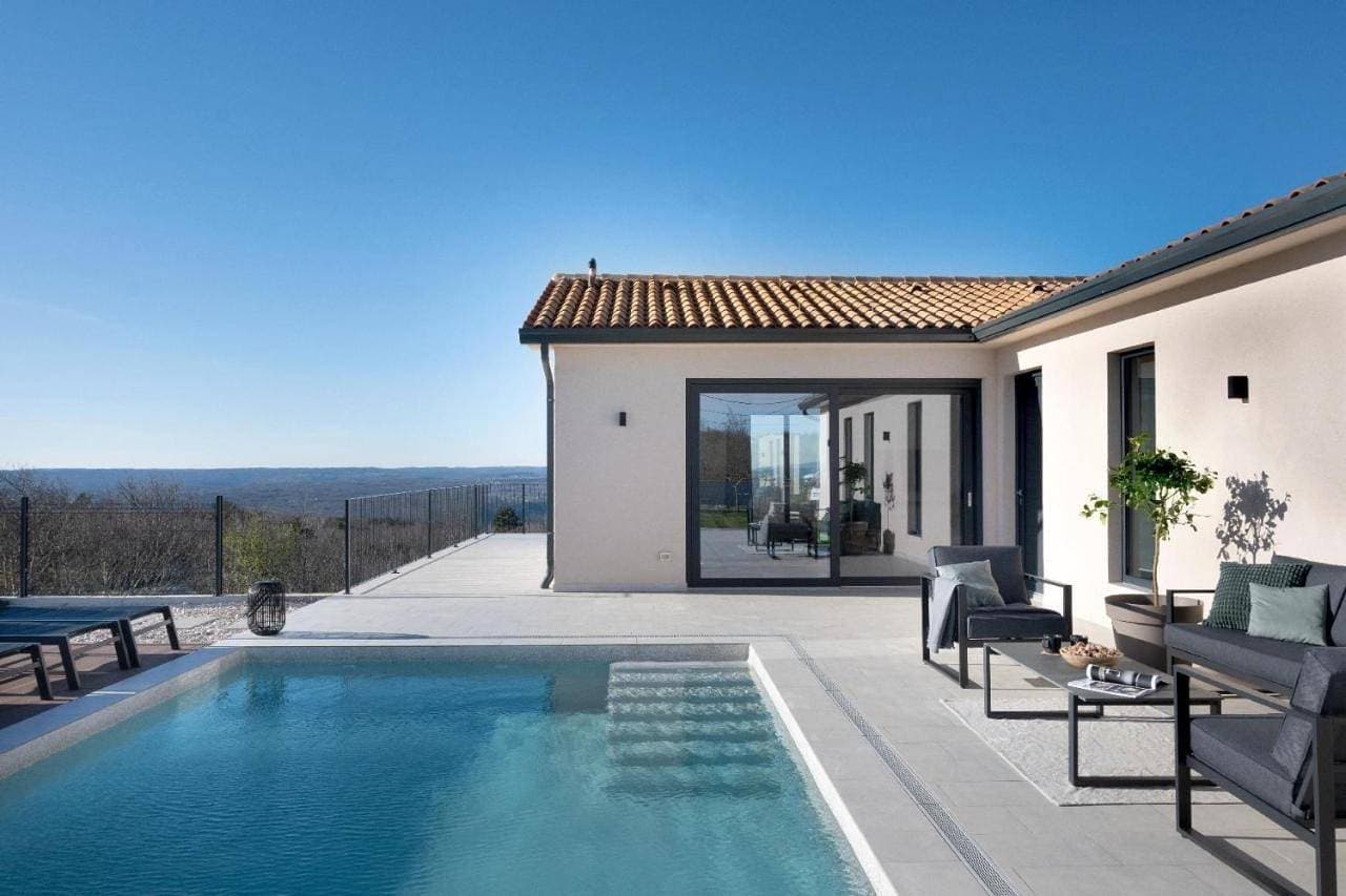 Ferienhaus mit Privatpool für 7 Personen 1 Kind ca 220 qm in Bartici, Istrien Bucht von Raša 1