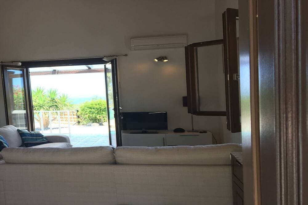 Foto 11 von 30: Villa in Kirianna mit privatem Pool