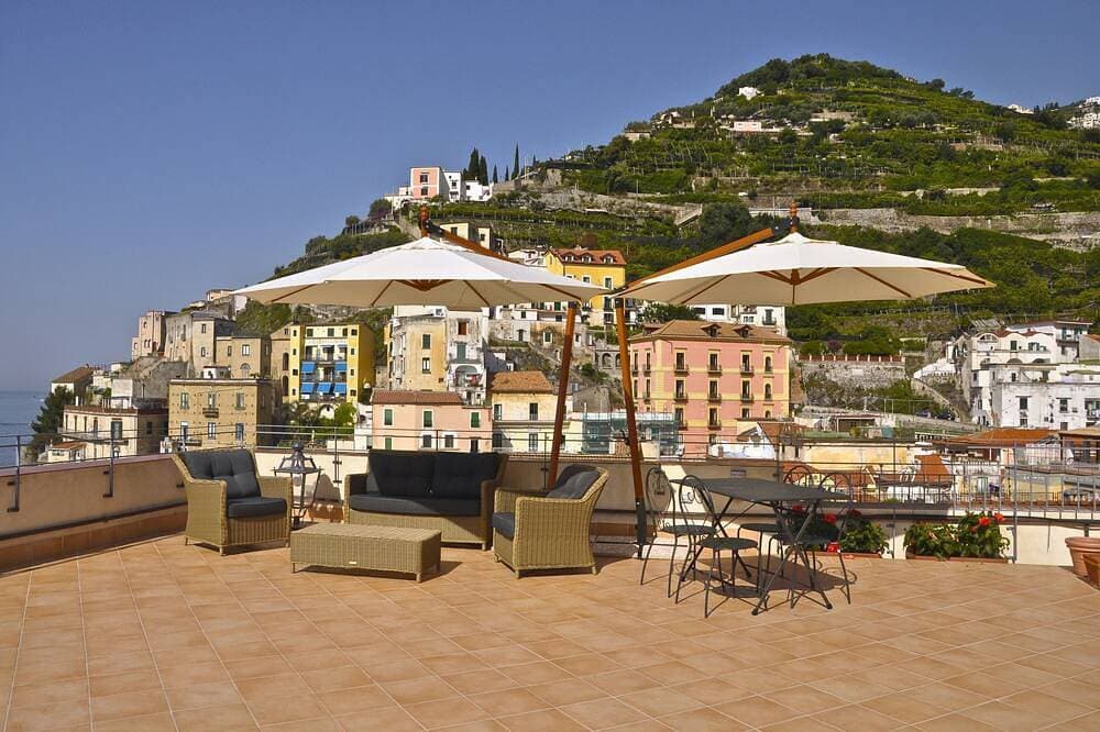 Strand-Apartment mit einer großen Terrasse 1