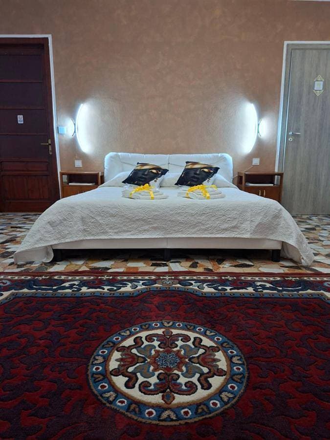 Foto 3 von 18: Double Room with Private Bathroom