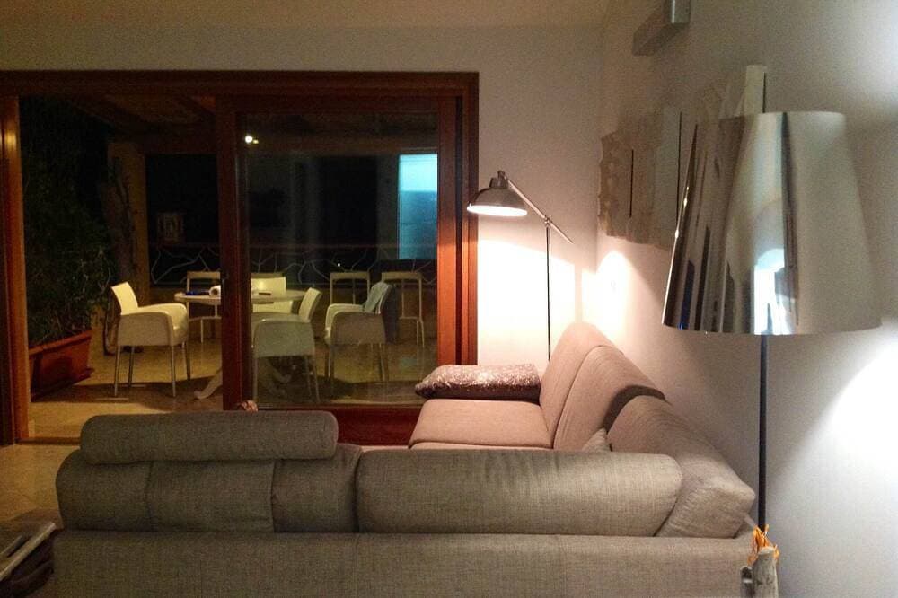Bilo Porto Pozzo · Romantisches Penthouse 1
