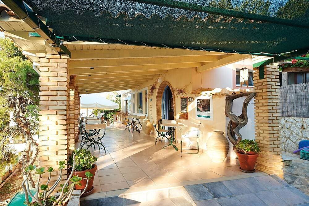 Foto 12 von 12: Villas Cavo Marathia - Studio mit Panorama-Meerblick und Pool in Traumlage