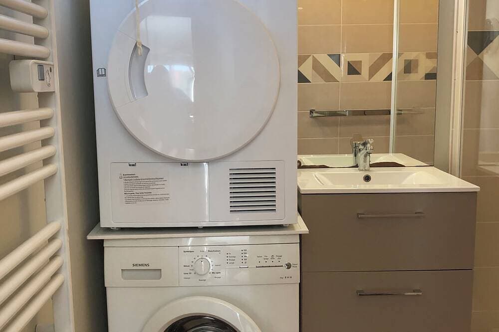 Foto 8 von 12: T1 33m very bright, elevator, balcony, private parking, close to shops