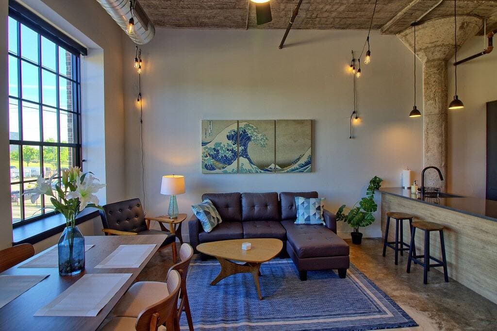 Foto 8 von 23: Chic Ultramodern Loft Suite w/ Designer Features
