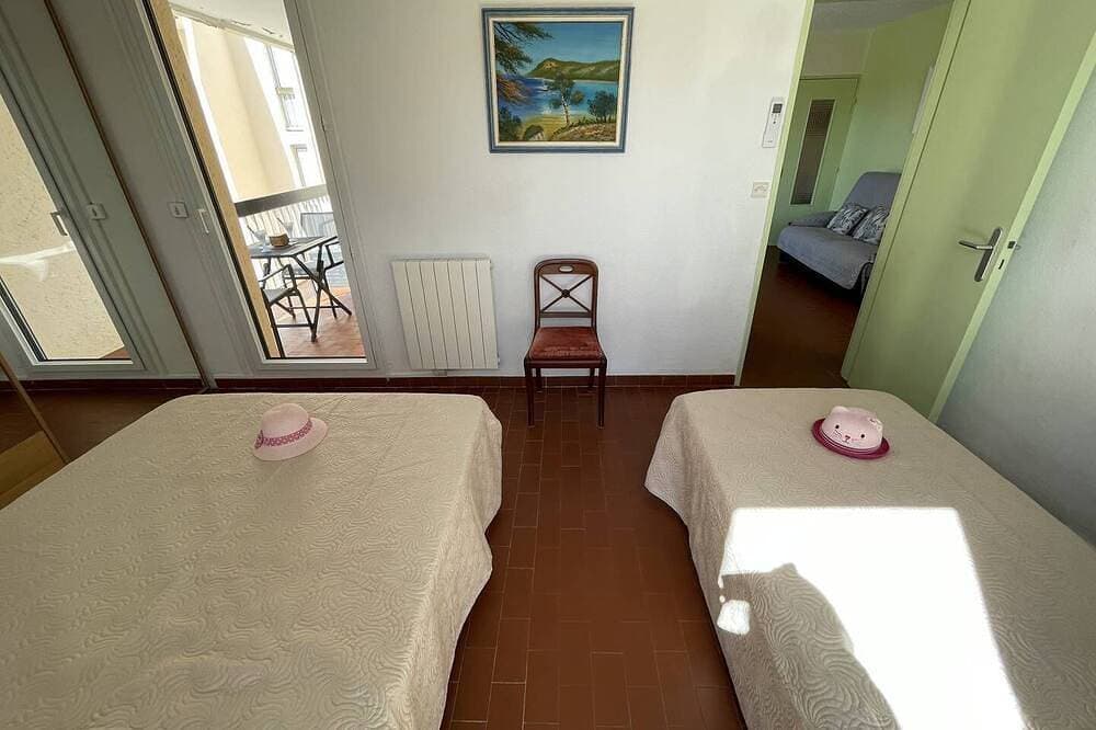 Foto 5 von 16: Geräumige 2-Zimmer-Wohnung, Blick auf die Honour Dock