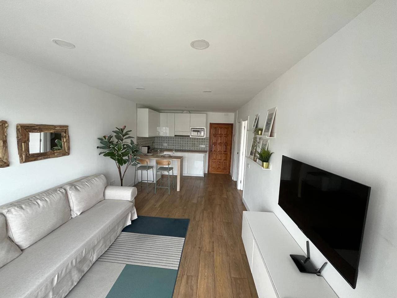 Foto 6 von 46: One-Bedroom Apartment with Sea View and Balcony
