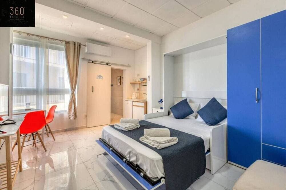 Foto 4 von 16: Studio Haven in Vibrant Sliema Neighborhood