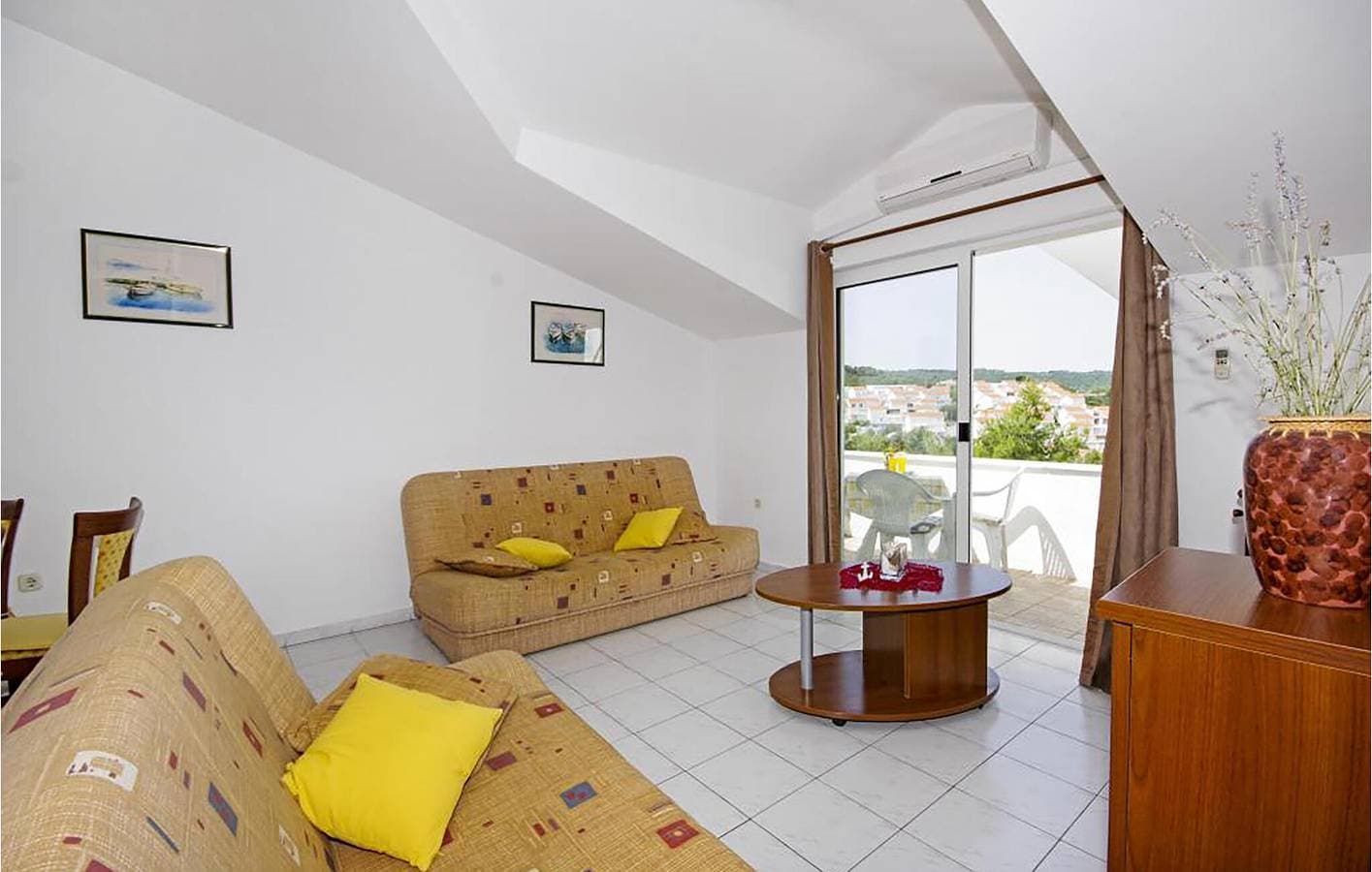 Foto 12 von 24: Apartment am Meer mit Terrasse, Parkplatz und Küche in Necujam