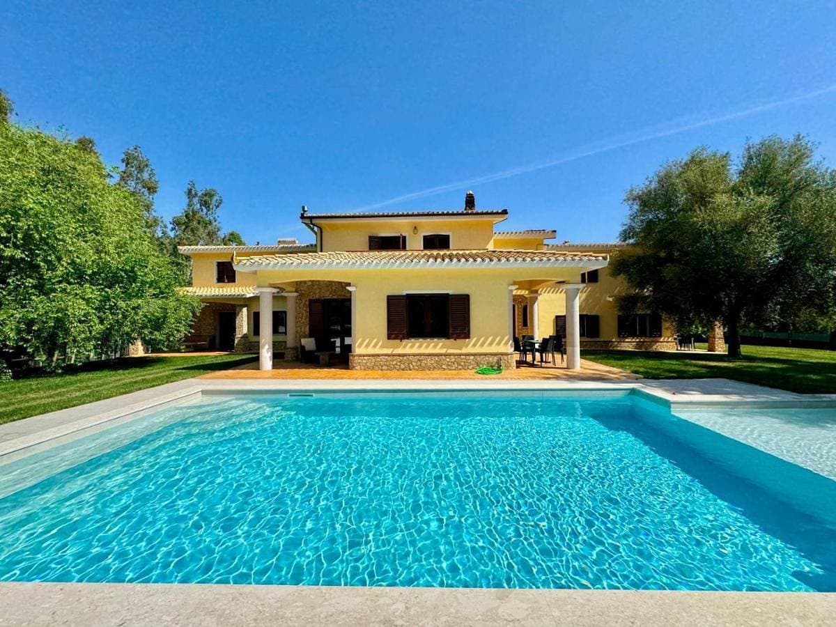 Villa With Pool 1