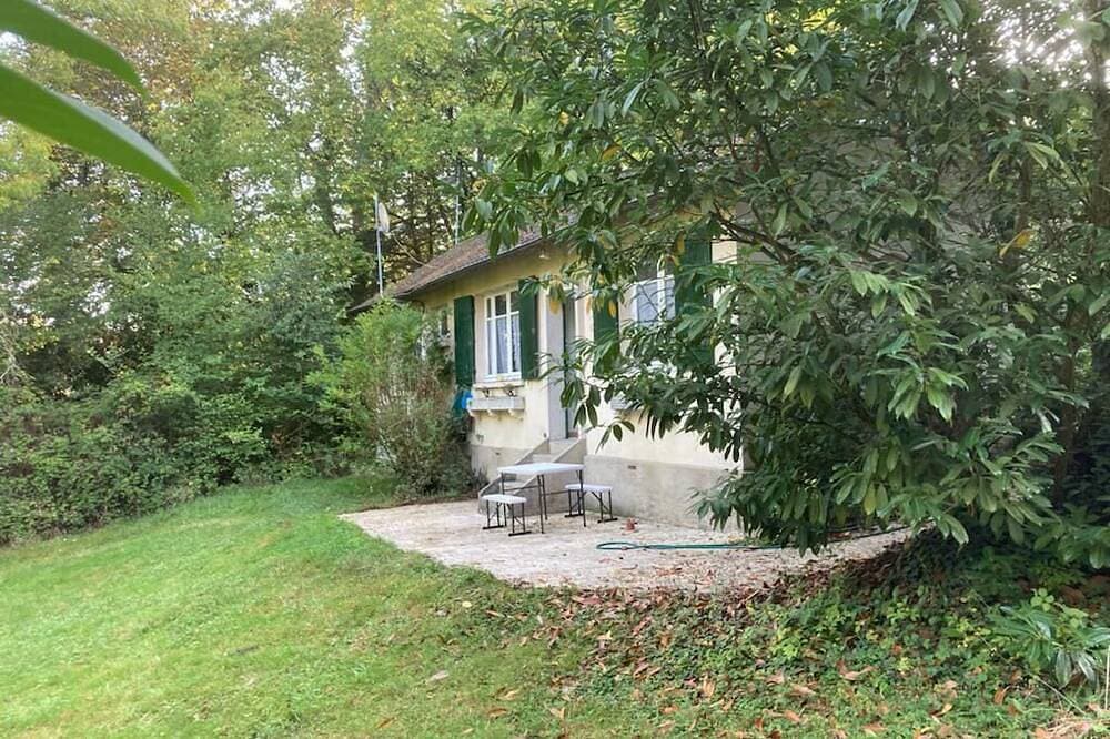 2 Bedroom Private vacation home in Auffargis 1