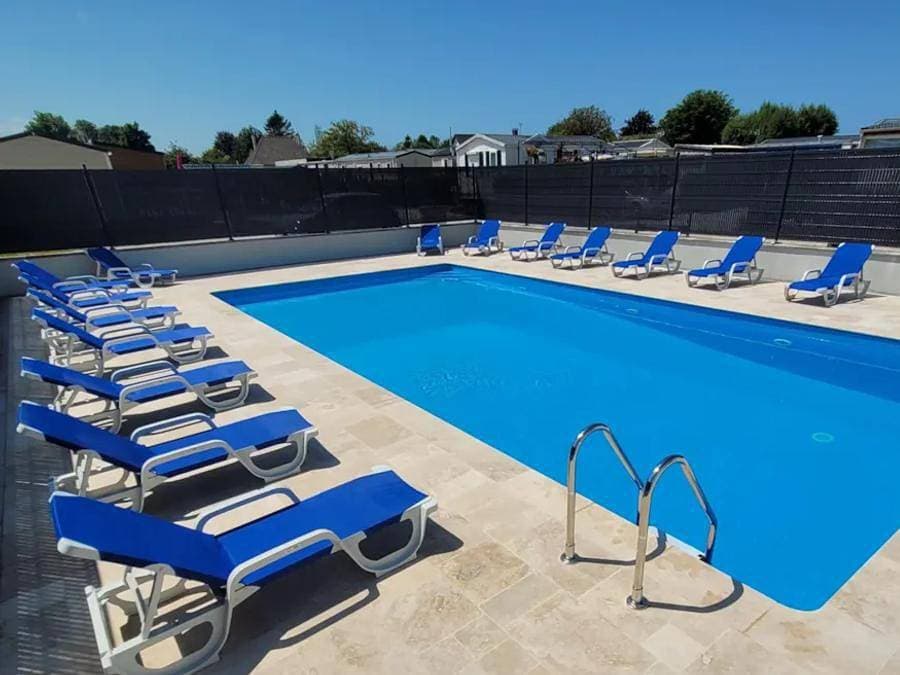 Foto 5 von 25: Camping Le Clos Savoye - Mobilheim 4 personen - 2 Schlafzimmer - TV