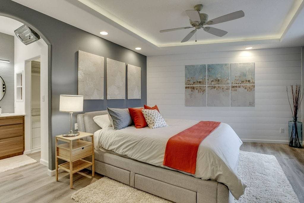 Million dollar views, affordable luxury, rooftop deck! Vacation in style! 1