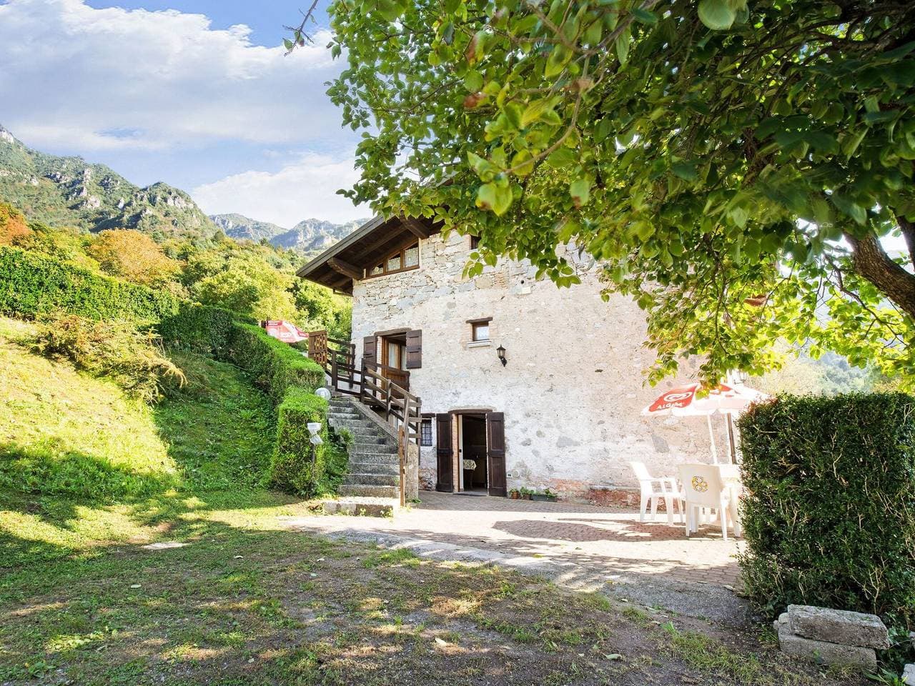 Foto 6 von 40: Hütte in Parole nahe Wald und See